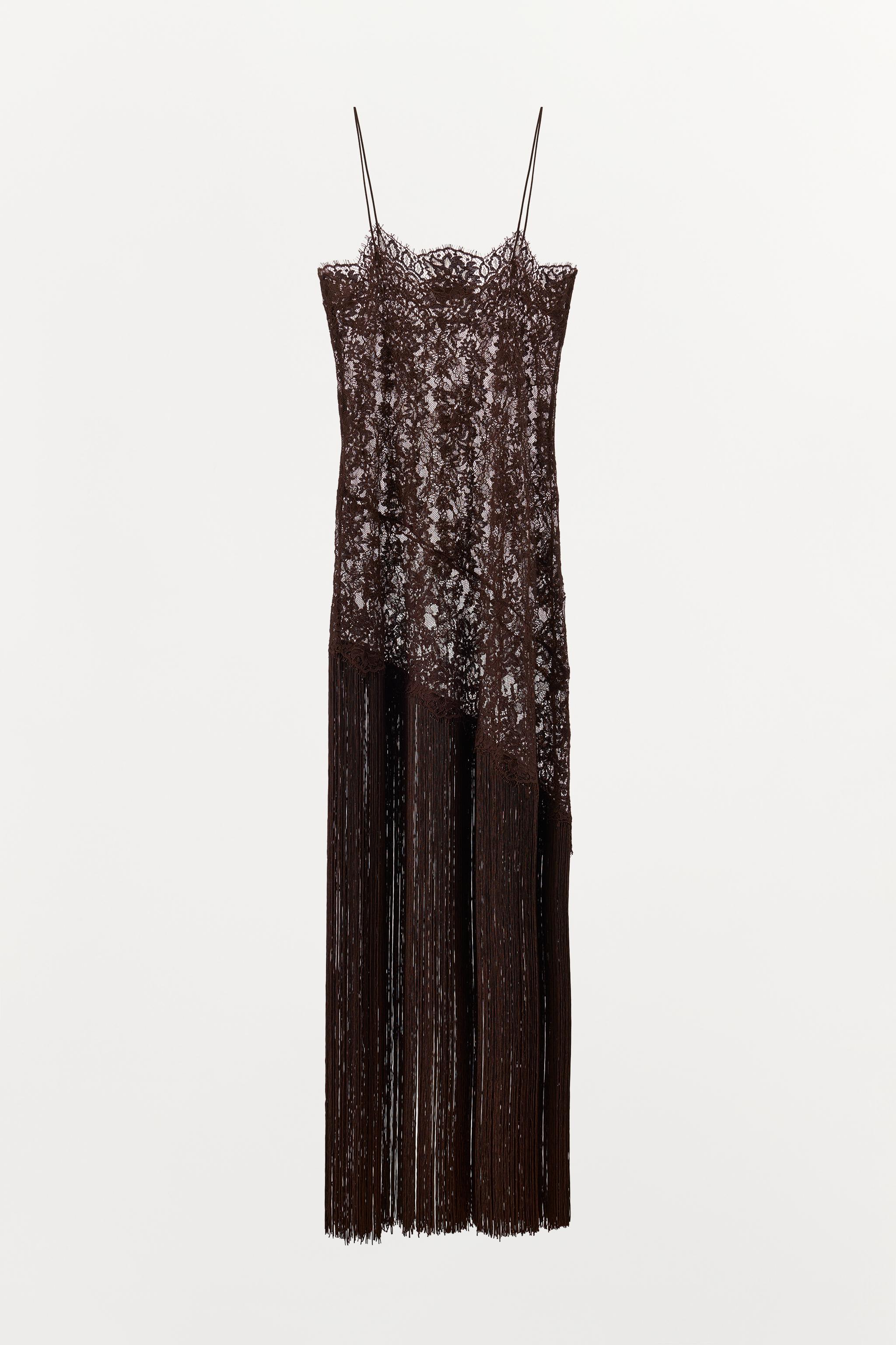 ROBE À BRETELLES EN DENTELLE ET FRANGES